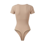 Korrigierender Nahtloser Body mit Kurzen Ärmeln und String