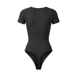 Korrigierender Nahtloser Body mit Kurzen Ärmeln und String